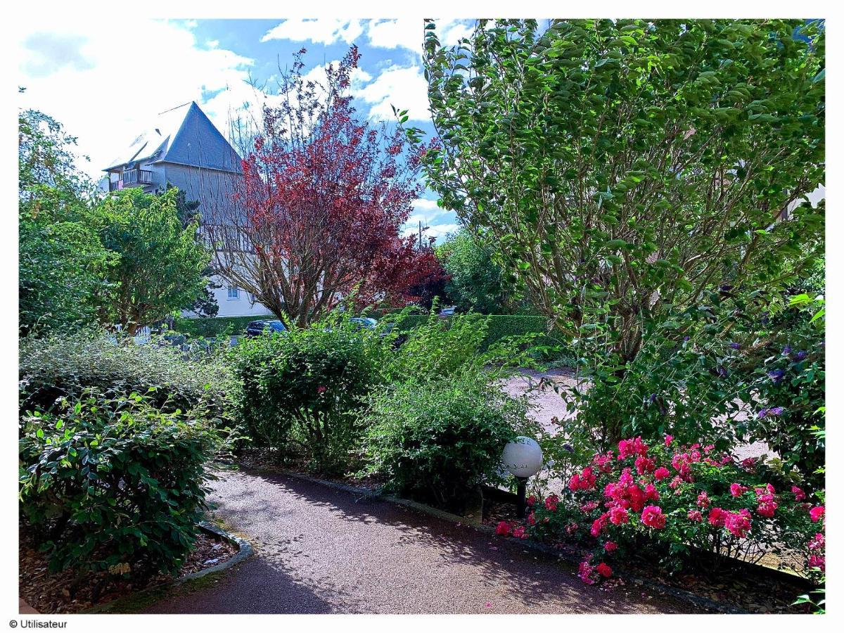 Cabourg, Appartement Plain Pied Avec Terrasse Acces Direct A La Plage Exterior photo