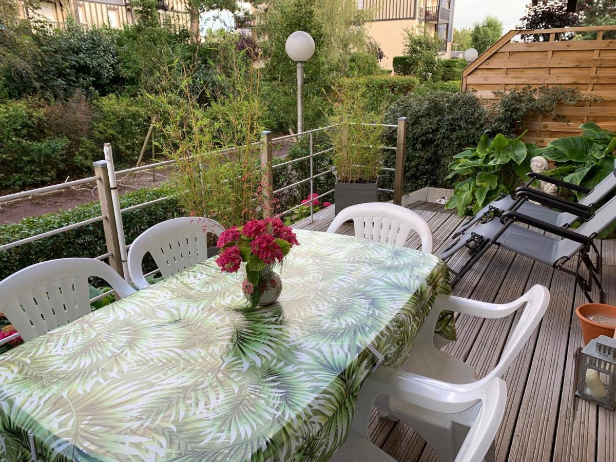 Cabourg, Appartement Plain Pied Avec Terrasse Acces Direct A La Plage Exterior photo